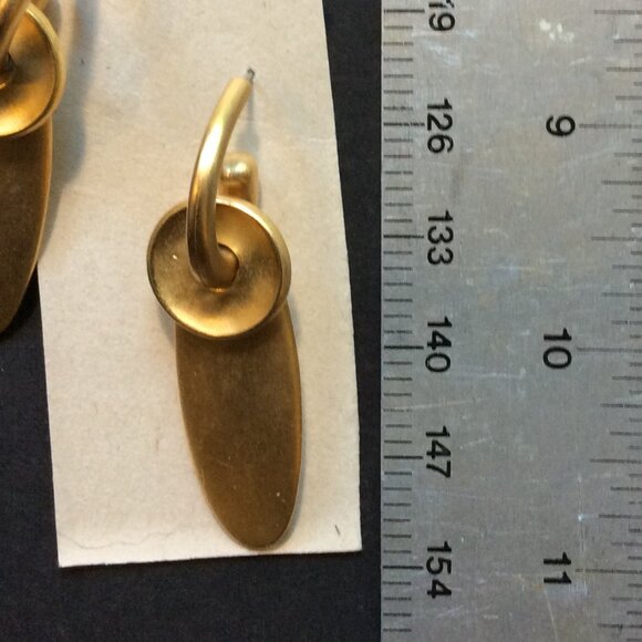 Classic Knocker Style Earrings Matte Gold Tone '80- 90s #VintageGlam #RetroChic - Picture 2 of 3